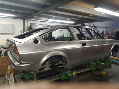 077 Offside glass & seals.jpg